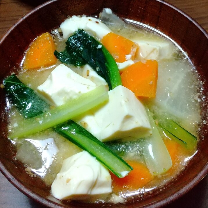 豆腐と小松菜のごま味噌汁